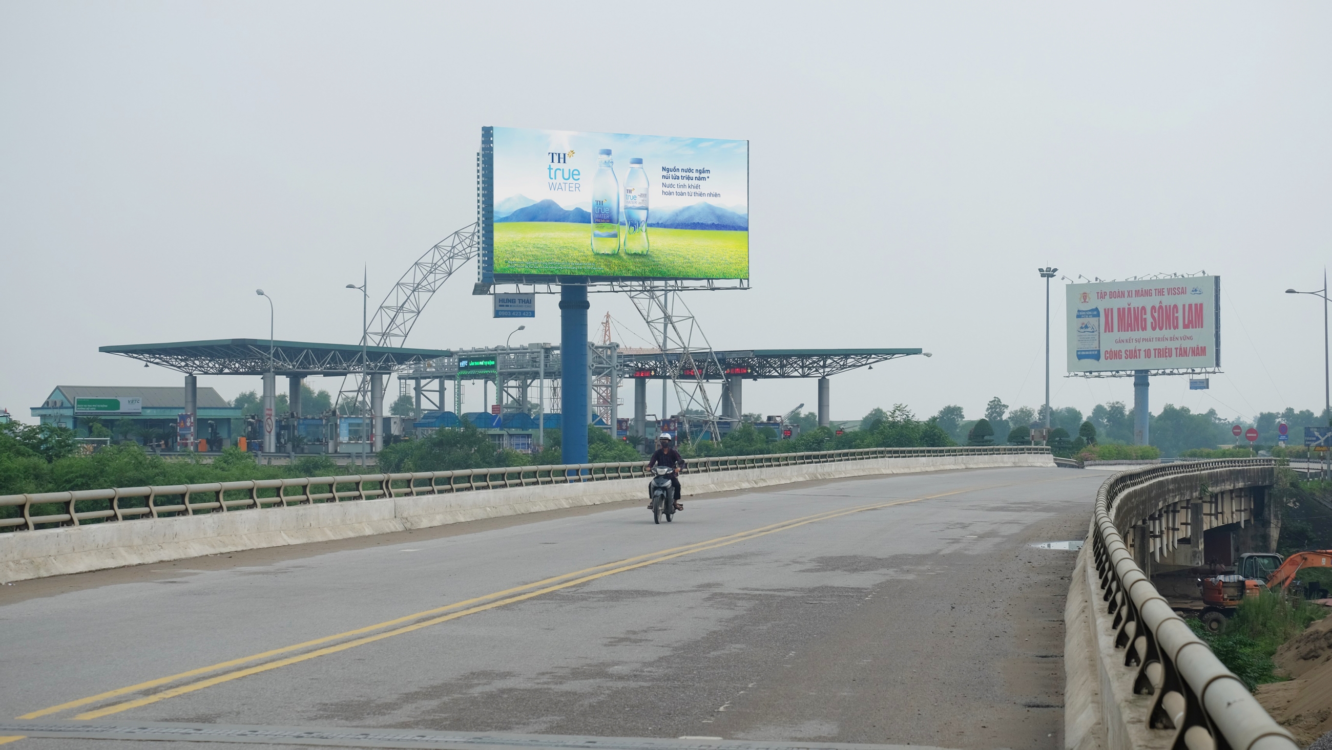 Công ty TH Truemilk - Pano tấm lớn ngoài trời