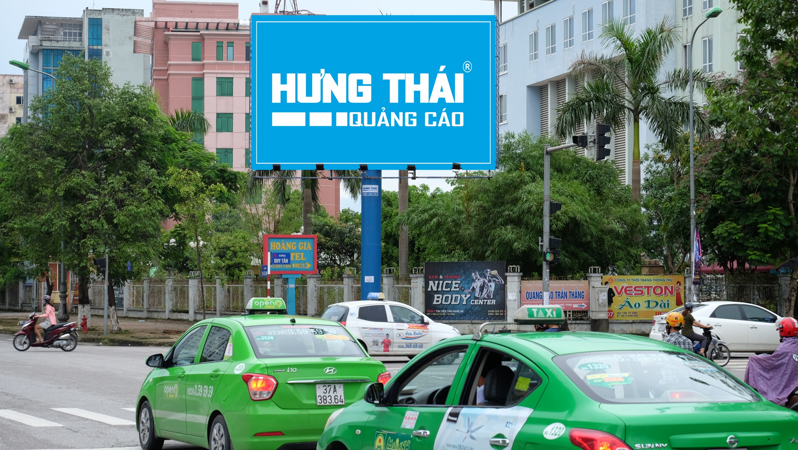 Pano quảng cáo ngã tư Duy Tân