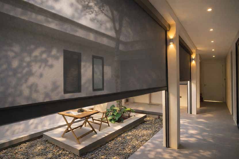 Rèm ngoài trời Zipscreen, Crystal Modero – ảnh minh họa