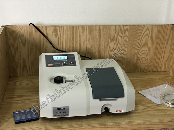 Máy quang phổ so màu khả kiến 722N