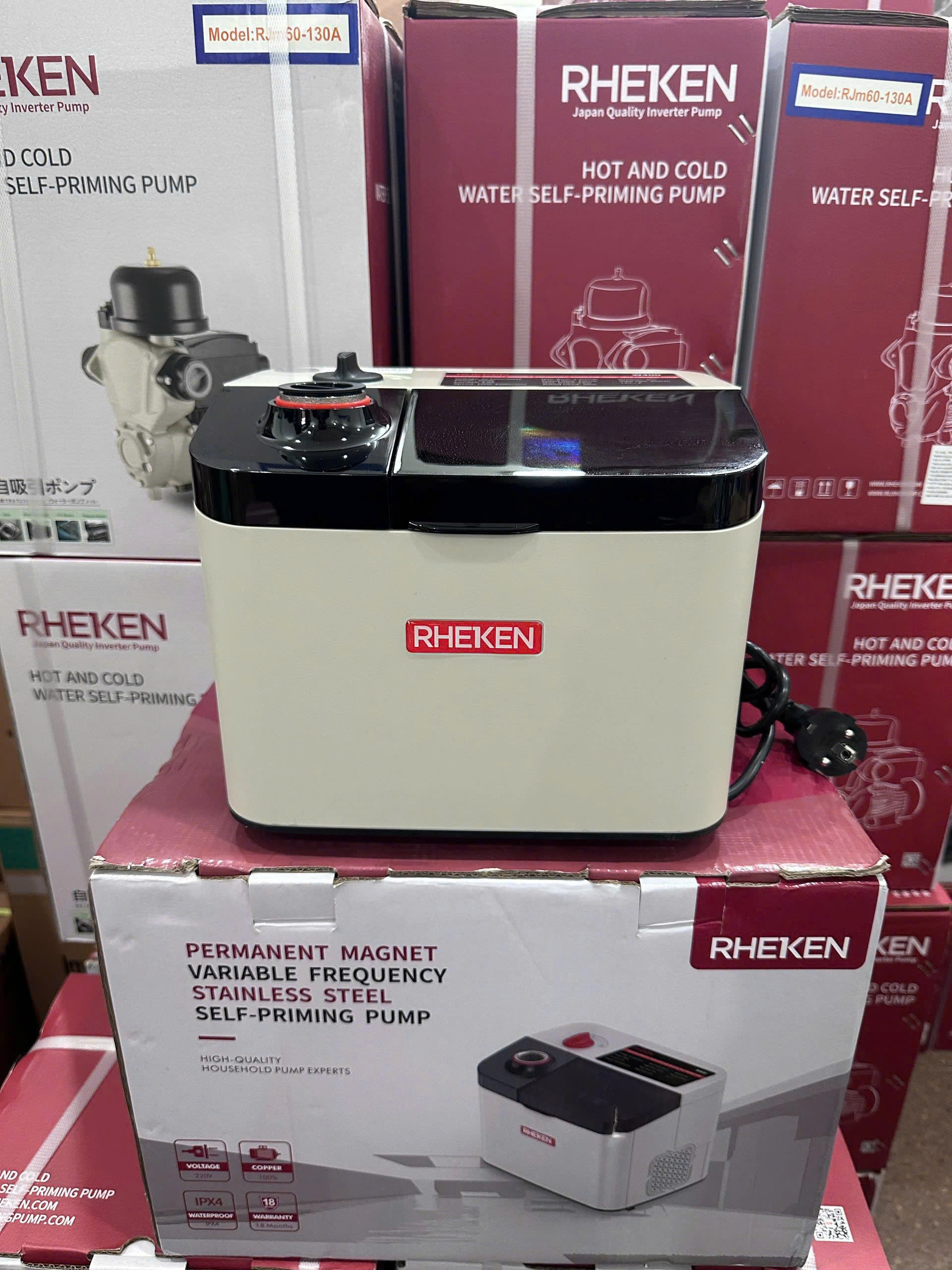 Máy bơm nước biến tần Rheken W 400 (Biến tần motor nam châm)