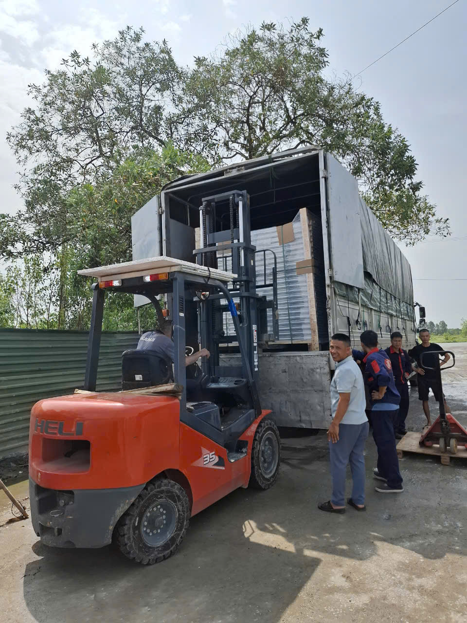 Hoạt Động Xuất Khẩu