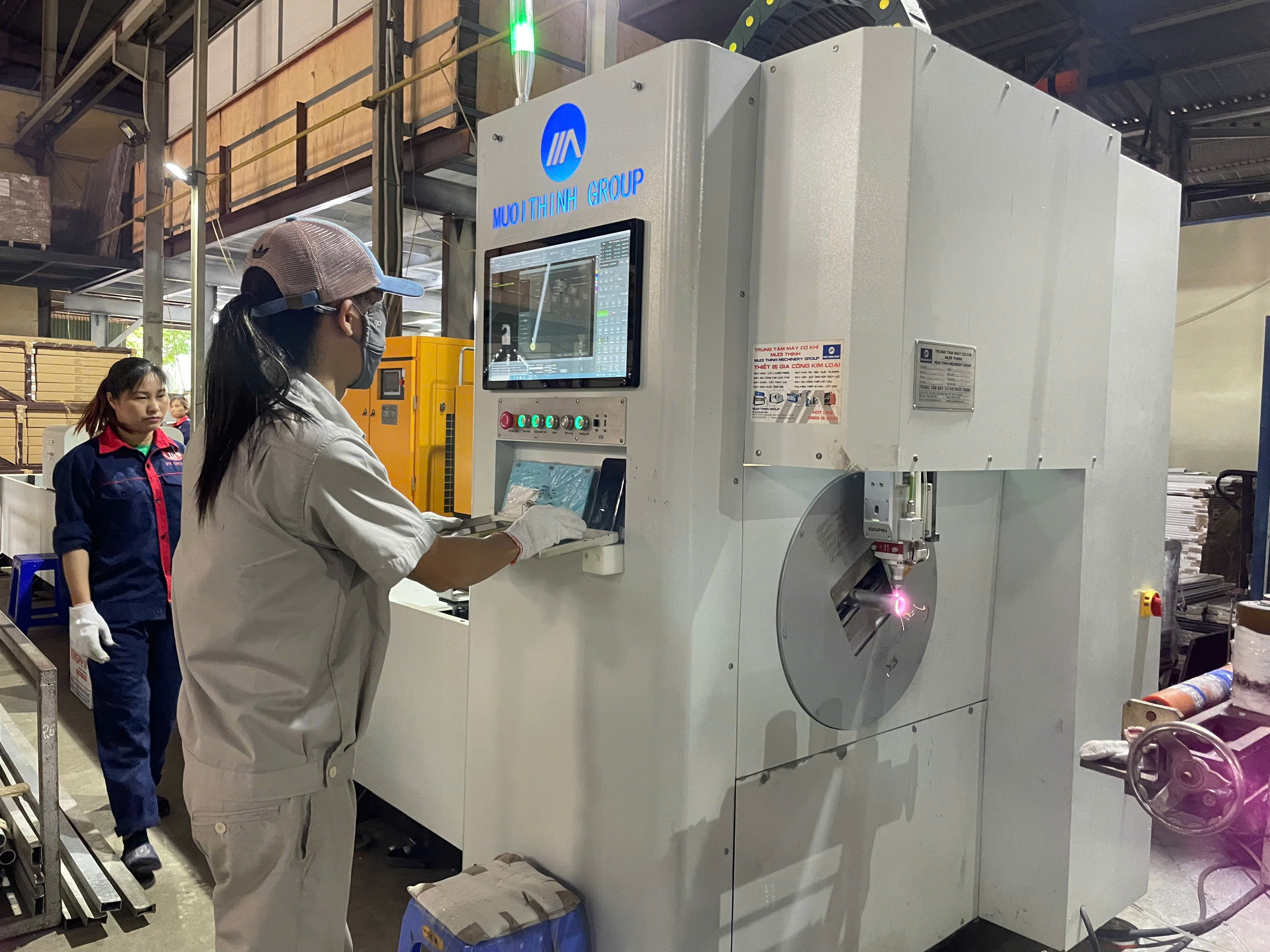 Hoạt Động Gia Công Nhôm