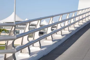 Heavy-Duty Aluminum Traffic Bridge Guardrail