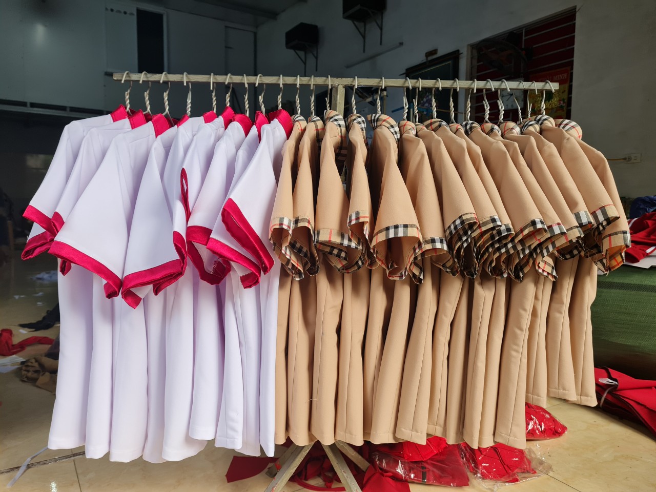 Đồng phục nhân viên