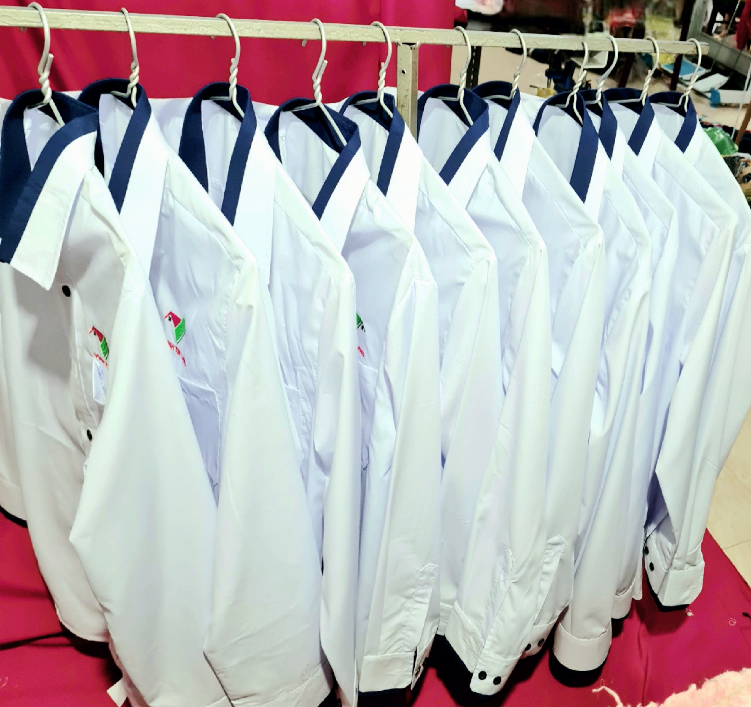 Đồng phục nhân viên