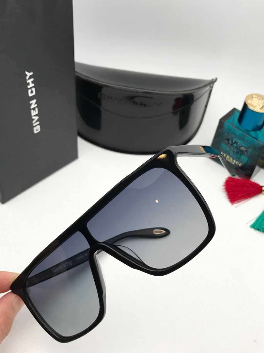 KÍNH MẮT CAO CẤP - GIVENCHY 7040/S OVERSIZE BLACK