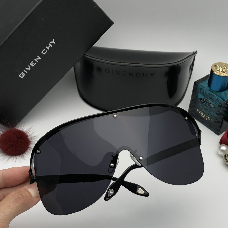 KÍNH MẮT THỜI TRANG GIVENCHY  SGV A17 OVERSIZE BLACK