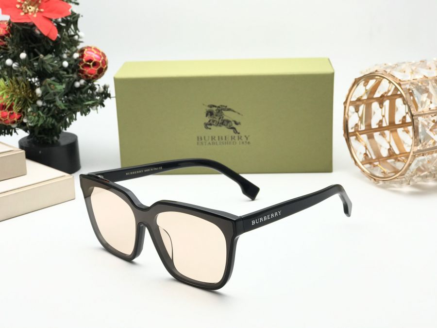 KÍNH THỜI TRANG CAO CẤP BURBERRY - BURBERRY B4079 BLACK PINK