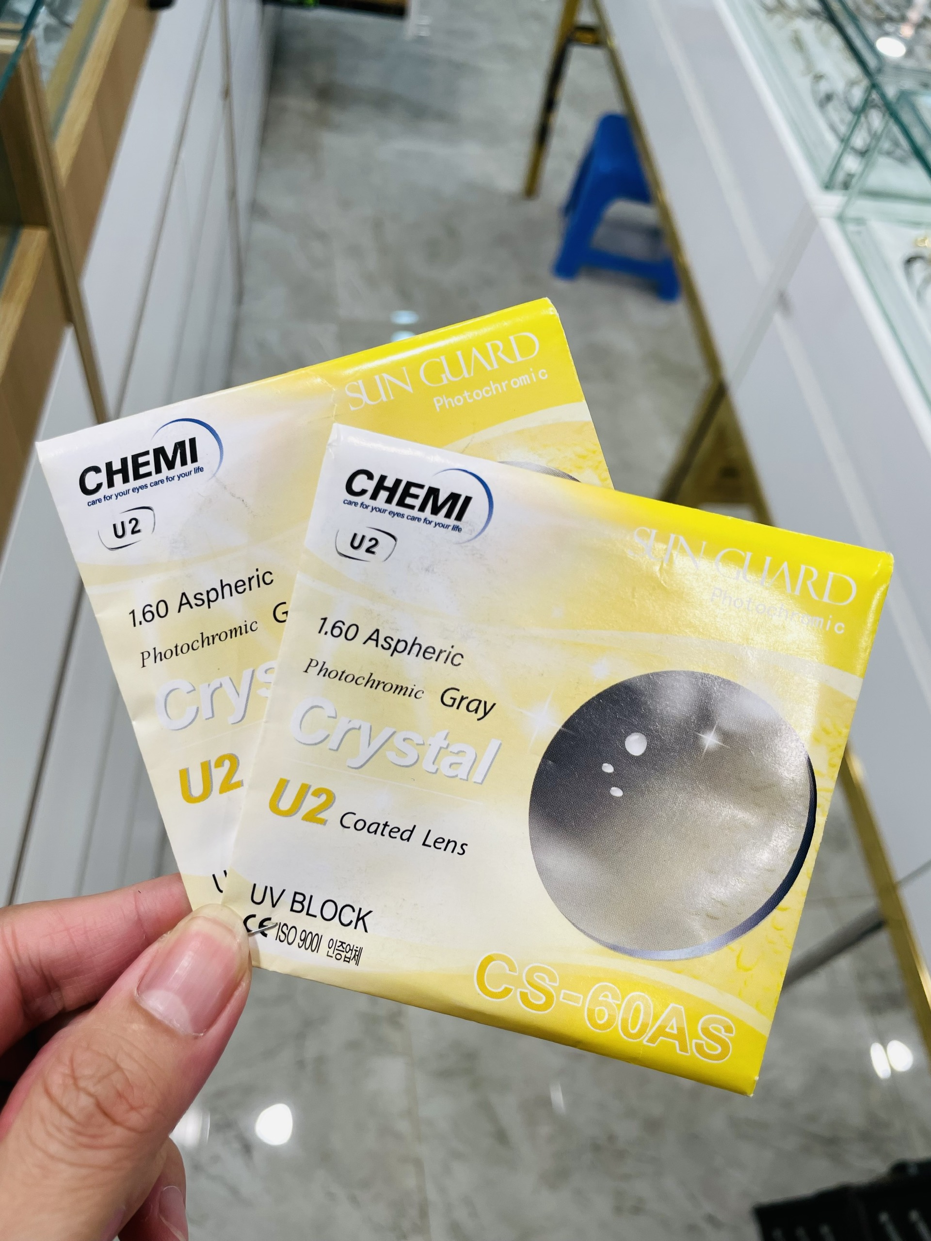 TRÒNG KÍNH ĐỔI MÀU CHEMI U2 1.60 PHOTO GRAY