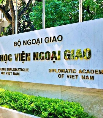 Hệ thống bảng trượt ngang tại Học Viện Ngoại giao