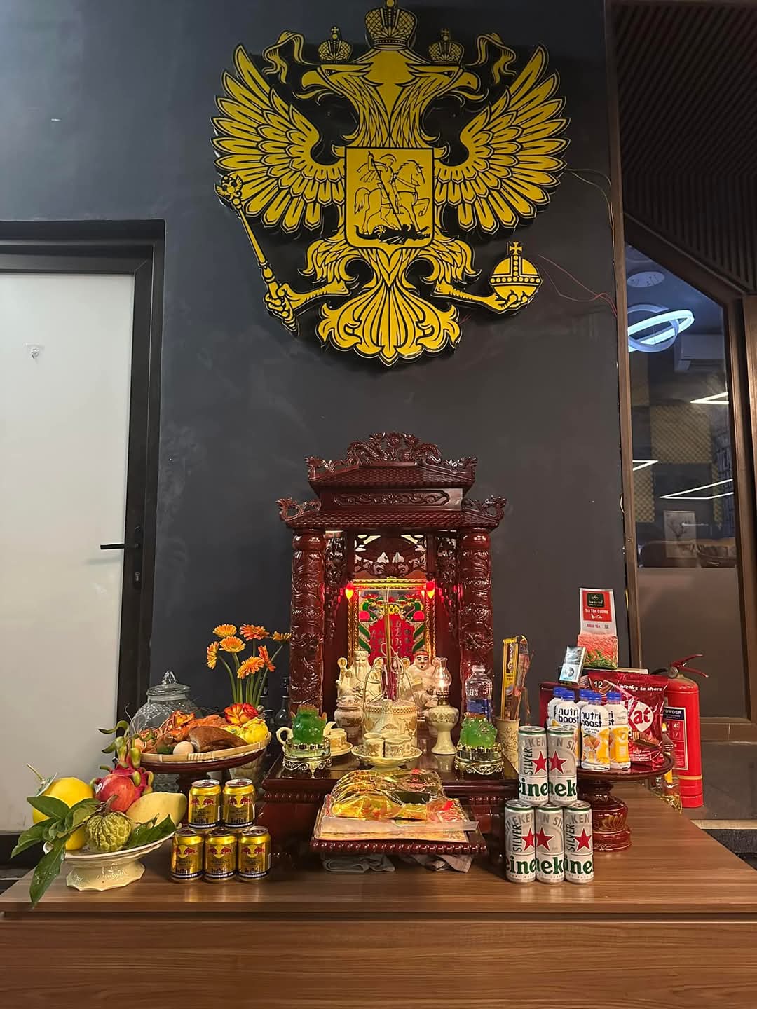 Bàn thờ ông địa 7