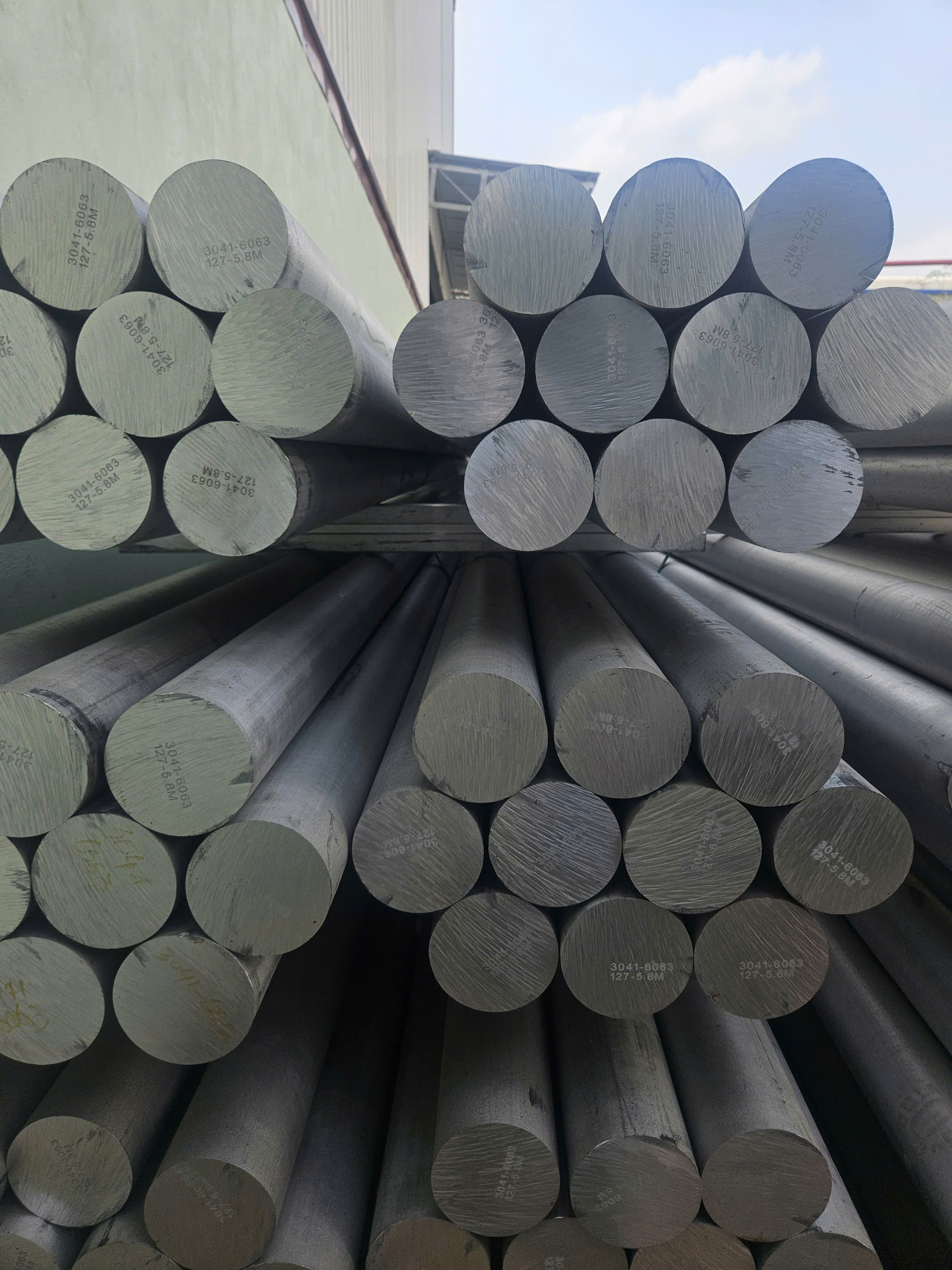 Phôi Nhôm 6082 Là Gì? Đặc Tính Kỹ Thuật Và Ứng Dụng Trong Công Nghiệp Nặng