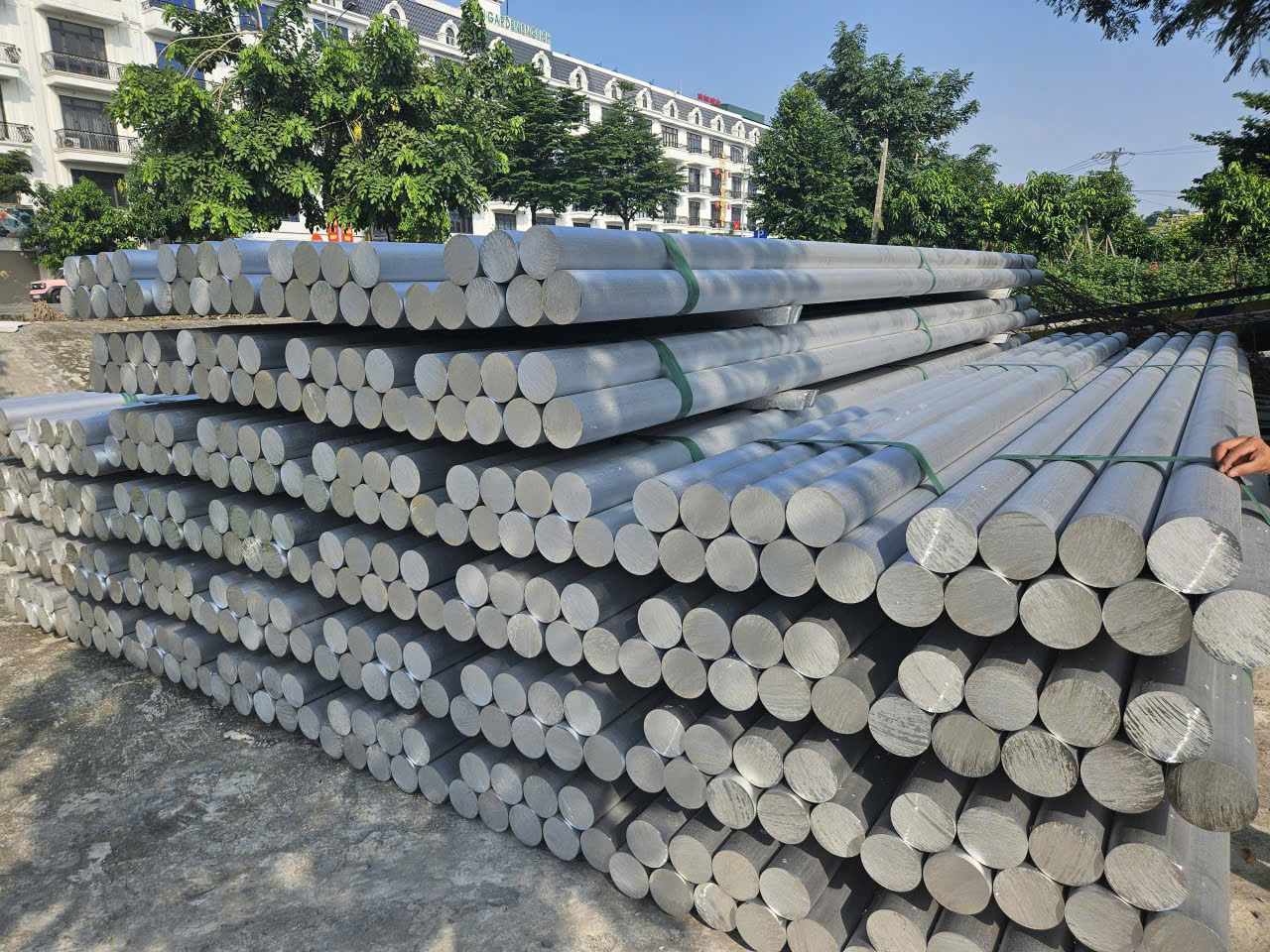 Hóa già nhôm định hình là gì? Cơ chế và những yếu tố ảnh hưởng