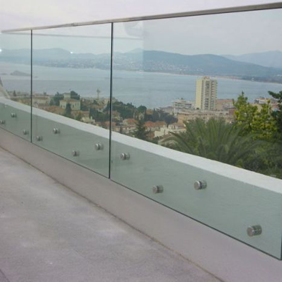 lan-can-kinh-cuong-luc-khong-tru-gia-re-2-1