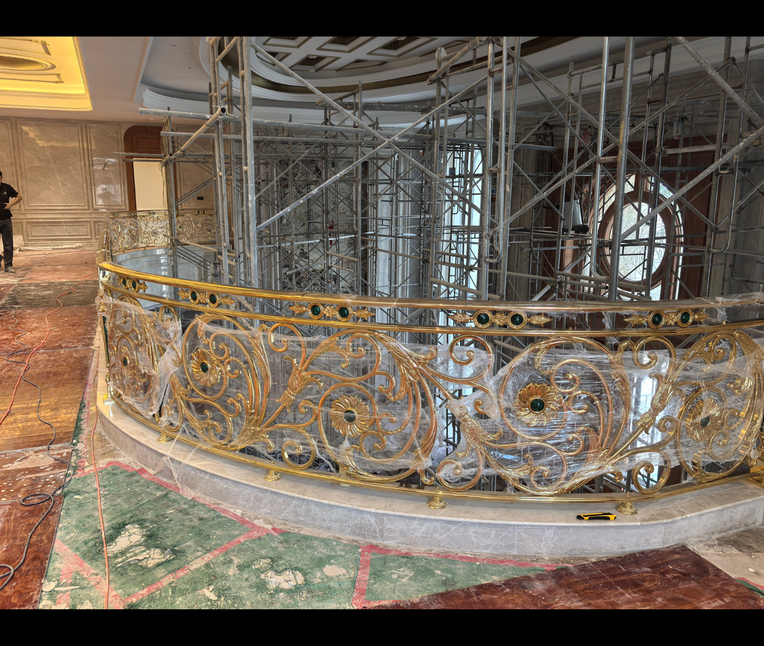 Dự án cầu thang lâu đài theo phong cách Tân Cổ Điển