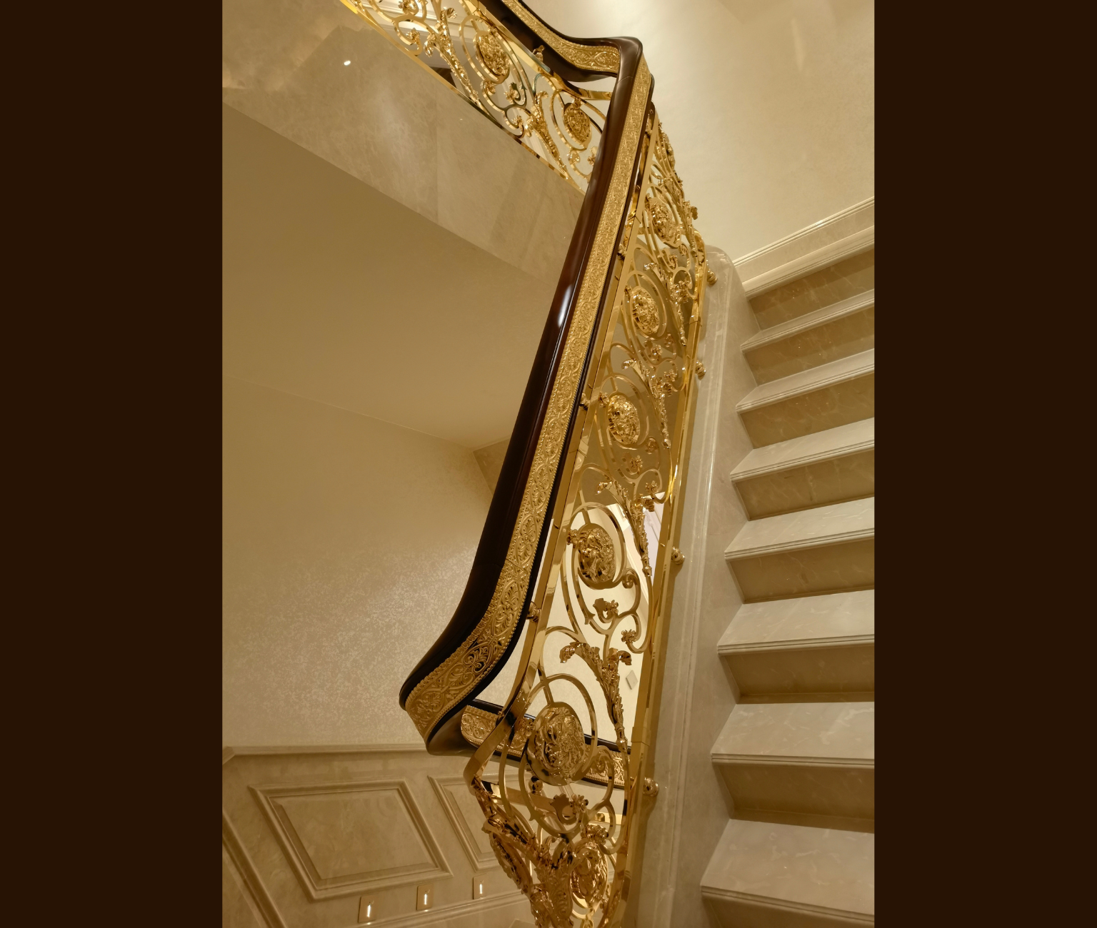 Tay Vịn Gỗ Kèm Hoa Văn