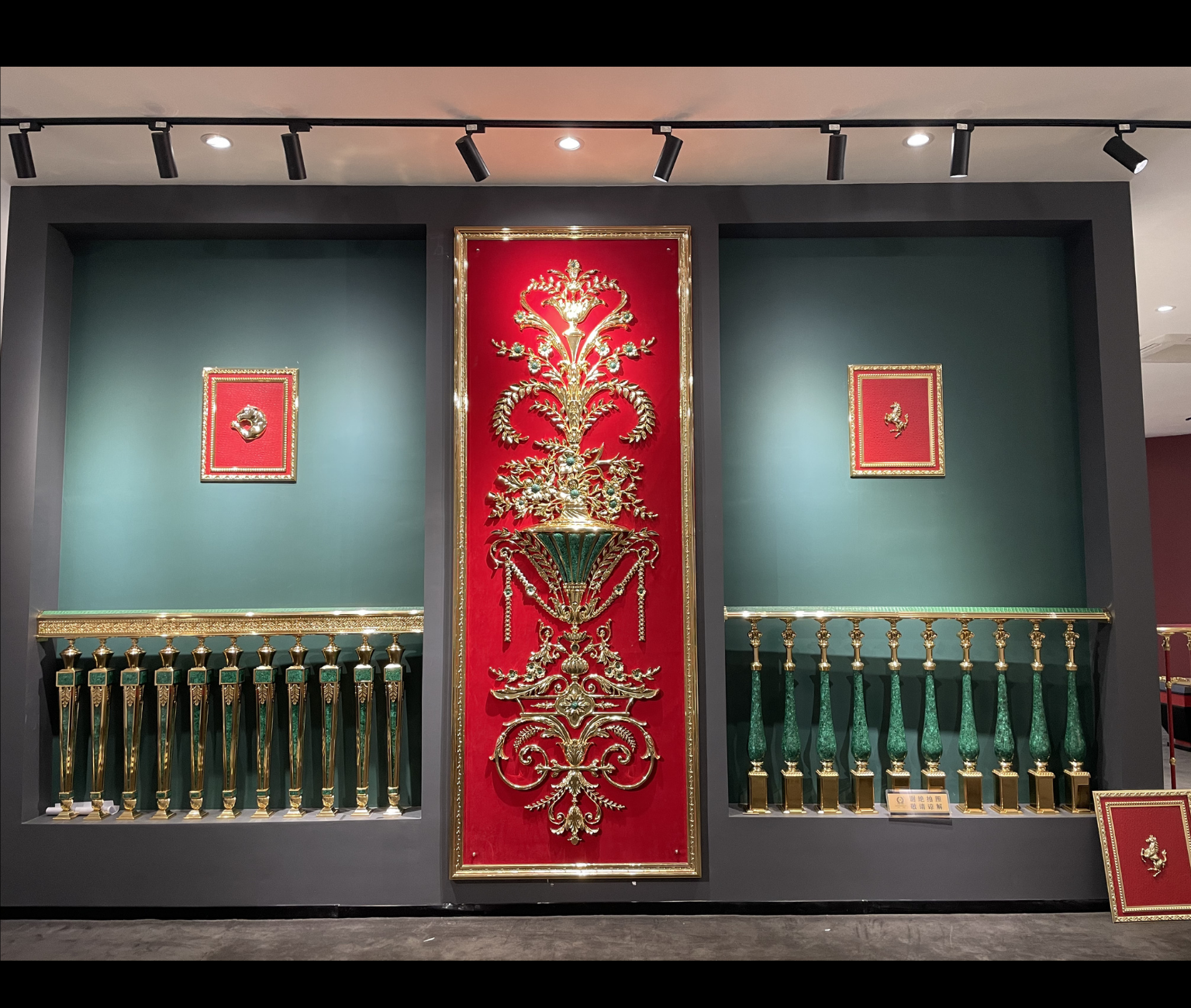 Bích Hoạ Đá - Tân Cổ Điển