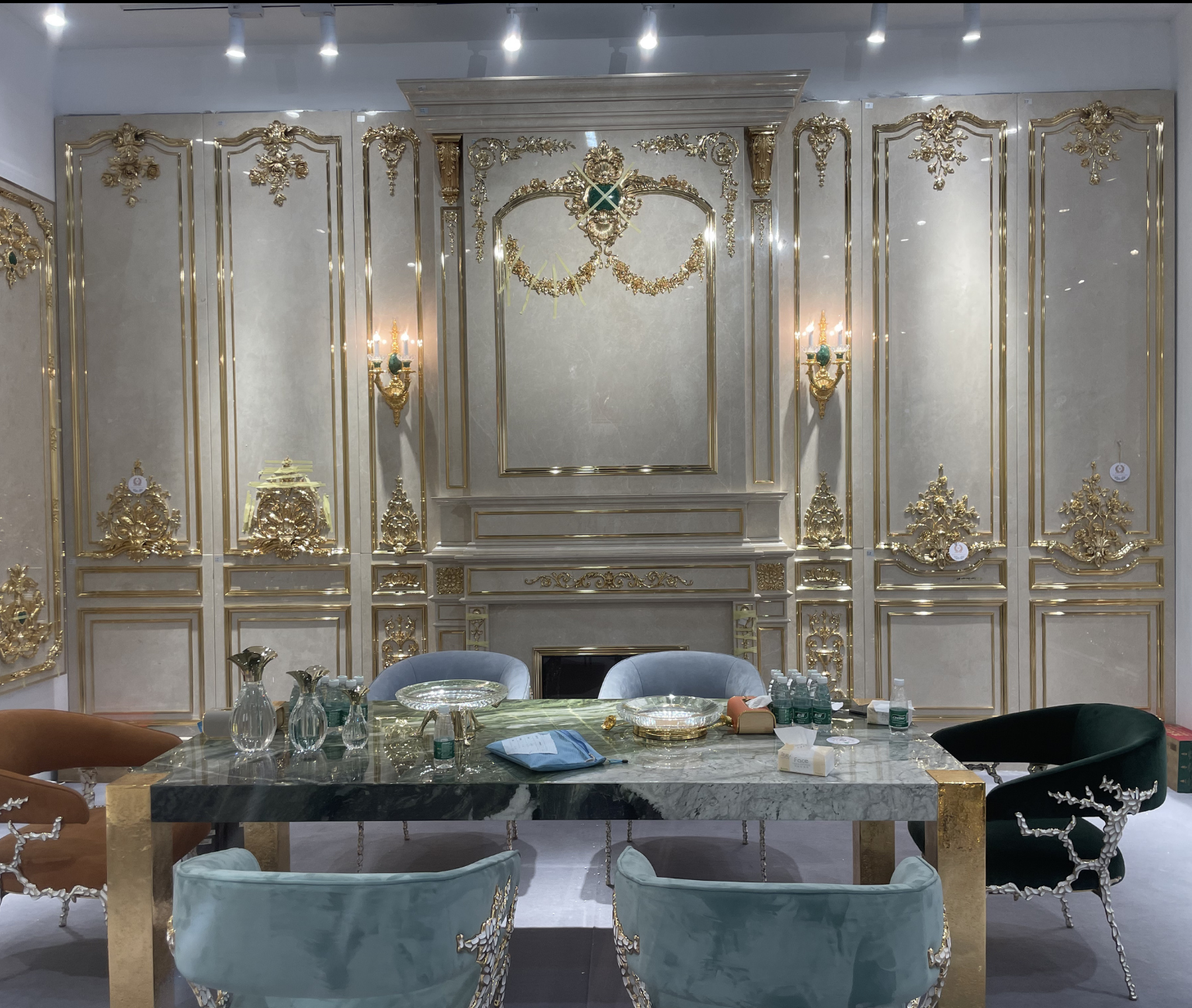 Bích Hoạ Đá - Tân Cổ Điển