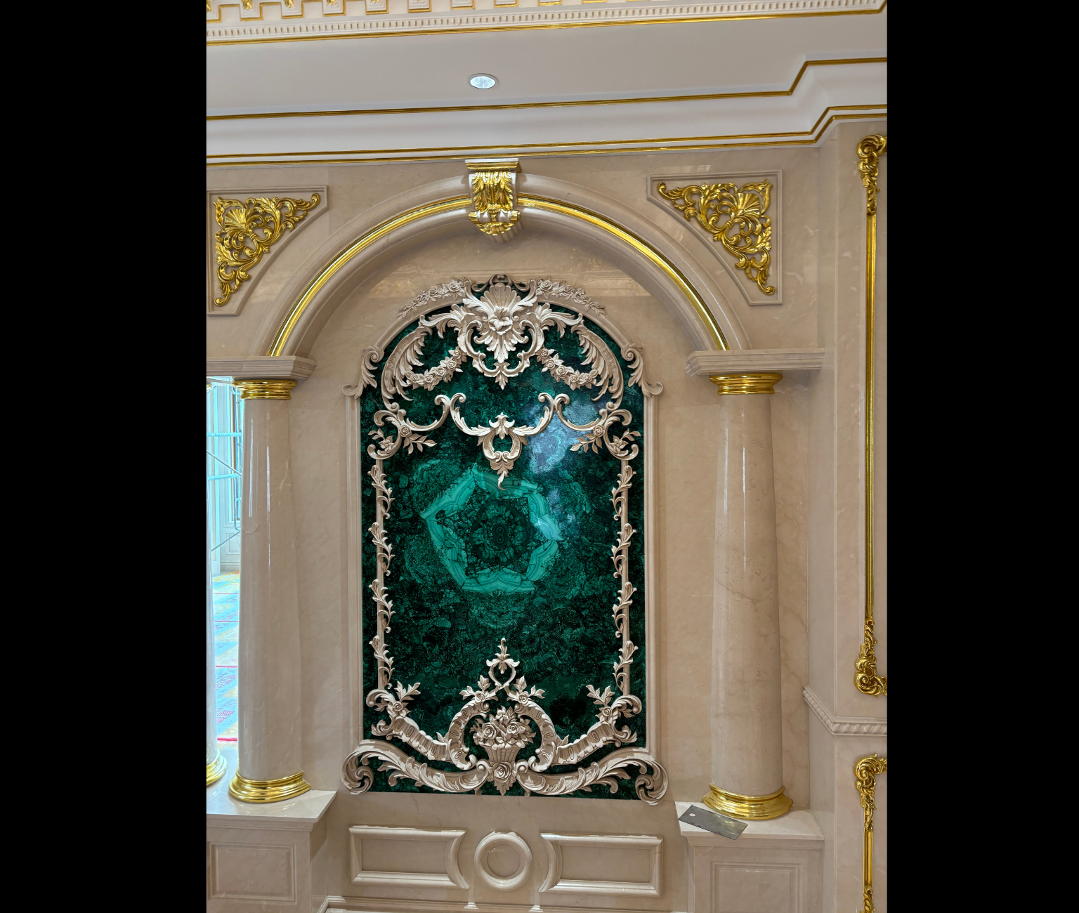 Bích Hoạ Đá - Tân Cổ Điển