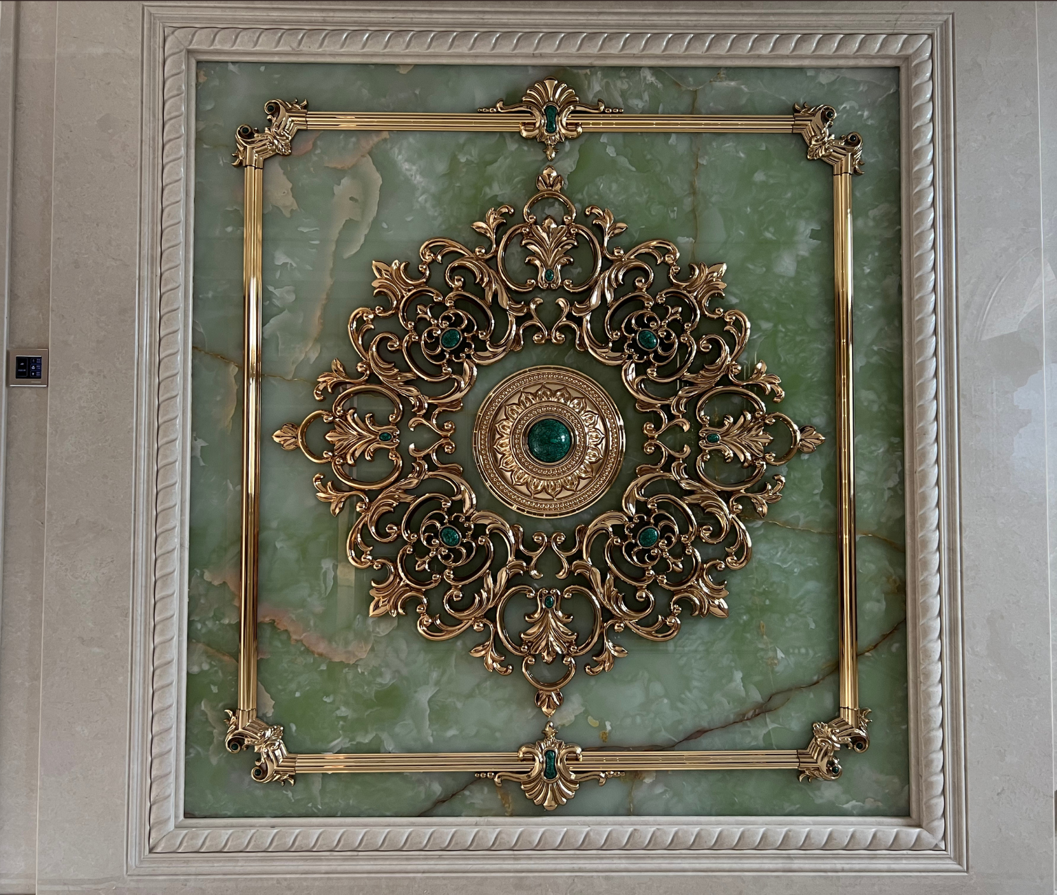 Bích Hoạ Đá - Tân Cổ Điển