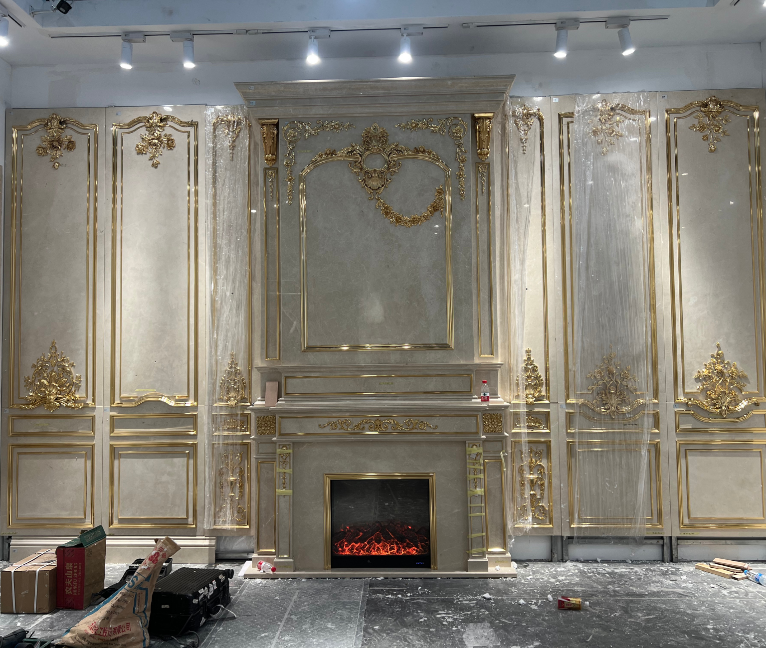 Bích Hoạ Đá - Tân Cổ Điển