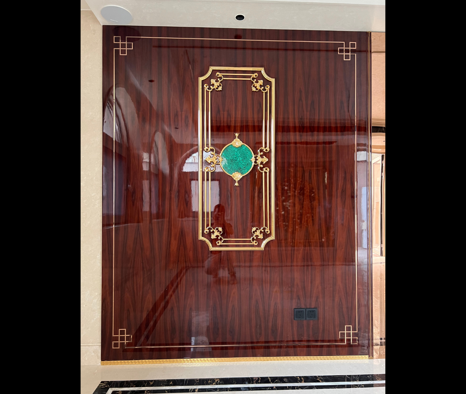 Bích Hoạ Đá - Tân Cổ Điển