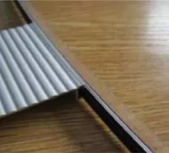 Chân nhựa màu đen với khớp dài NE1600.3000