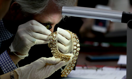 Đấu giá bộ trang sức 21 triệu USD của vợ góa độc tài Philippines