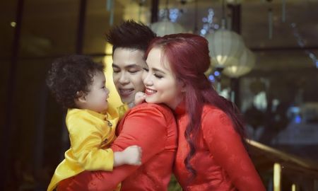 Diễm Hương rạng rỡ bên chồng và con trai một tuổi