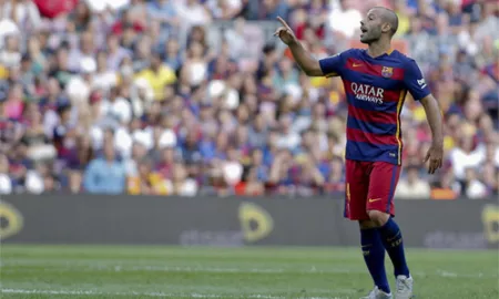 CĐV xin Messi nhường phạt đền cho Mascherano