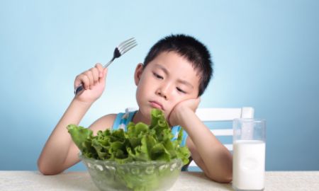Khắc phục tình trạng trẻ biếng ăn sau Tết