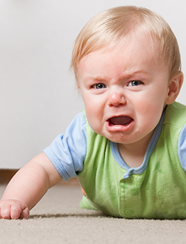 Em bé khóc khi nghe tiếng mình... cười - iu quá đi