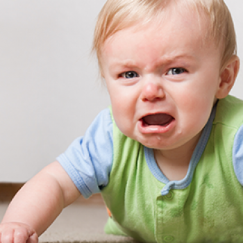 Em bé khóc khi nghe tiếng mình... cười - iu quá đi