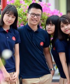 Cách kết hợp áo thun với phụ kiện