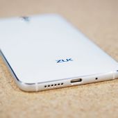 Điện thoại màn hình trong suốt