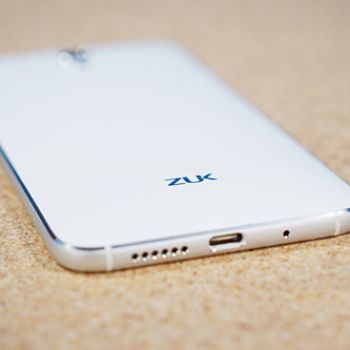 Điện thoại màn hình trong suốt