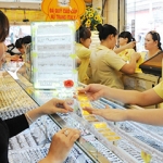 Tăng vào cuối tuần, vàng SJC vẫn “bốc hơi” hơn 300.000 đồng/lượng