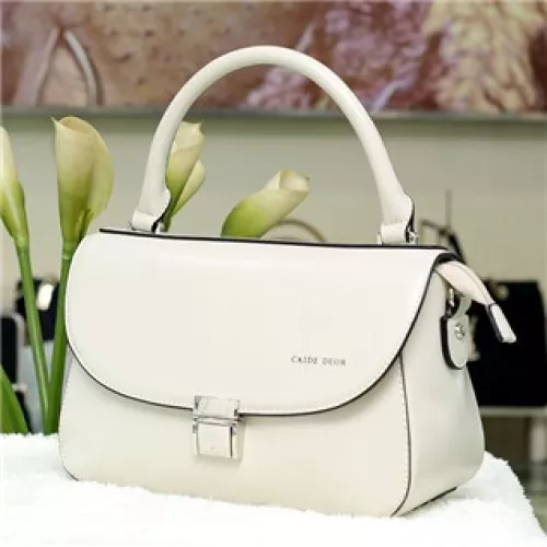 Phụ kiện thời trang hàng hiệu tại Kenees Mores New Arrival