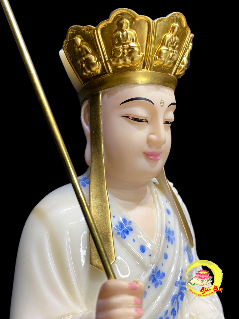 Tuong-Dia-Tang-Vuong-Bo-Tat-ngoi-hoa-sen-da-trang-vien-xanh-nghieng-trai