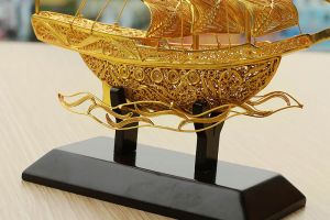 Biểu Tượng Thuận Buồm Xuôi Gió Mạ Vàng