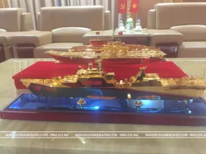 Nội thất mạ vàng