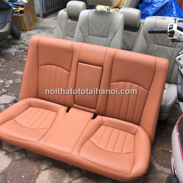 boc-ghe-da-xe-mercedes-e240-tai-tp.hcm