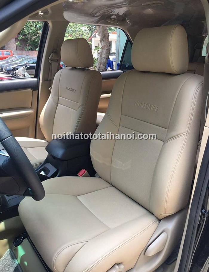 boc-ghe-da-xe-fortuner-tai-da-nang