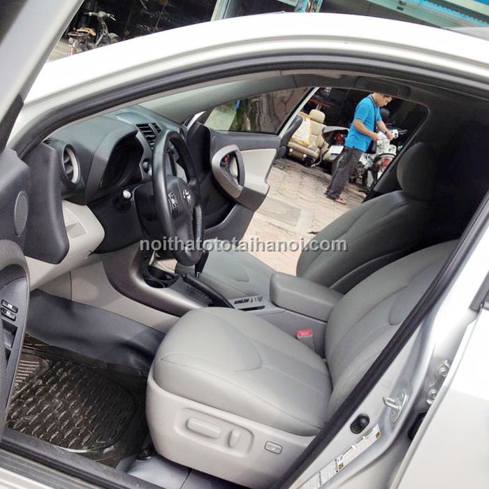 boc-dem-ghe-da-o-to-xe-toyota-rav-4-tai-sai-gon