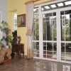 Cửa sổ mở quay ra ngoài
