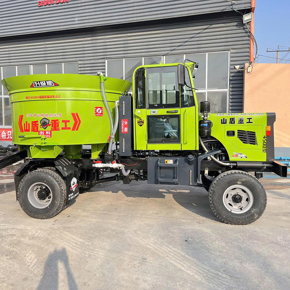 XE TRỘN THỨC ĂN CHĂN NUÔI TMR BOOYOUNG