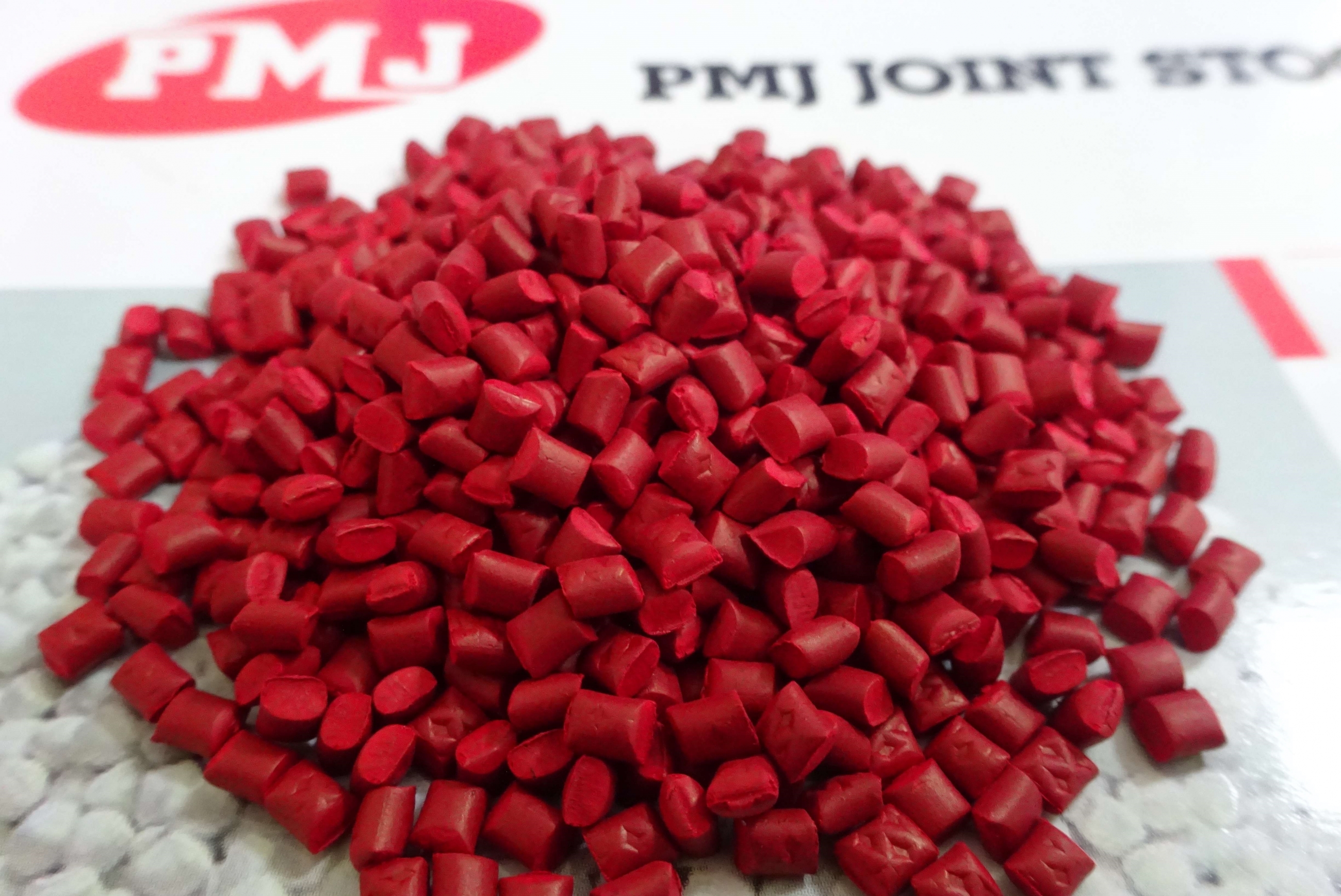 RED MASTERBATCH PM 4063