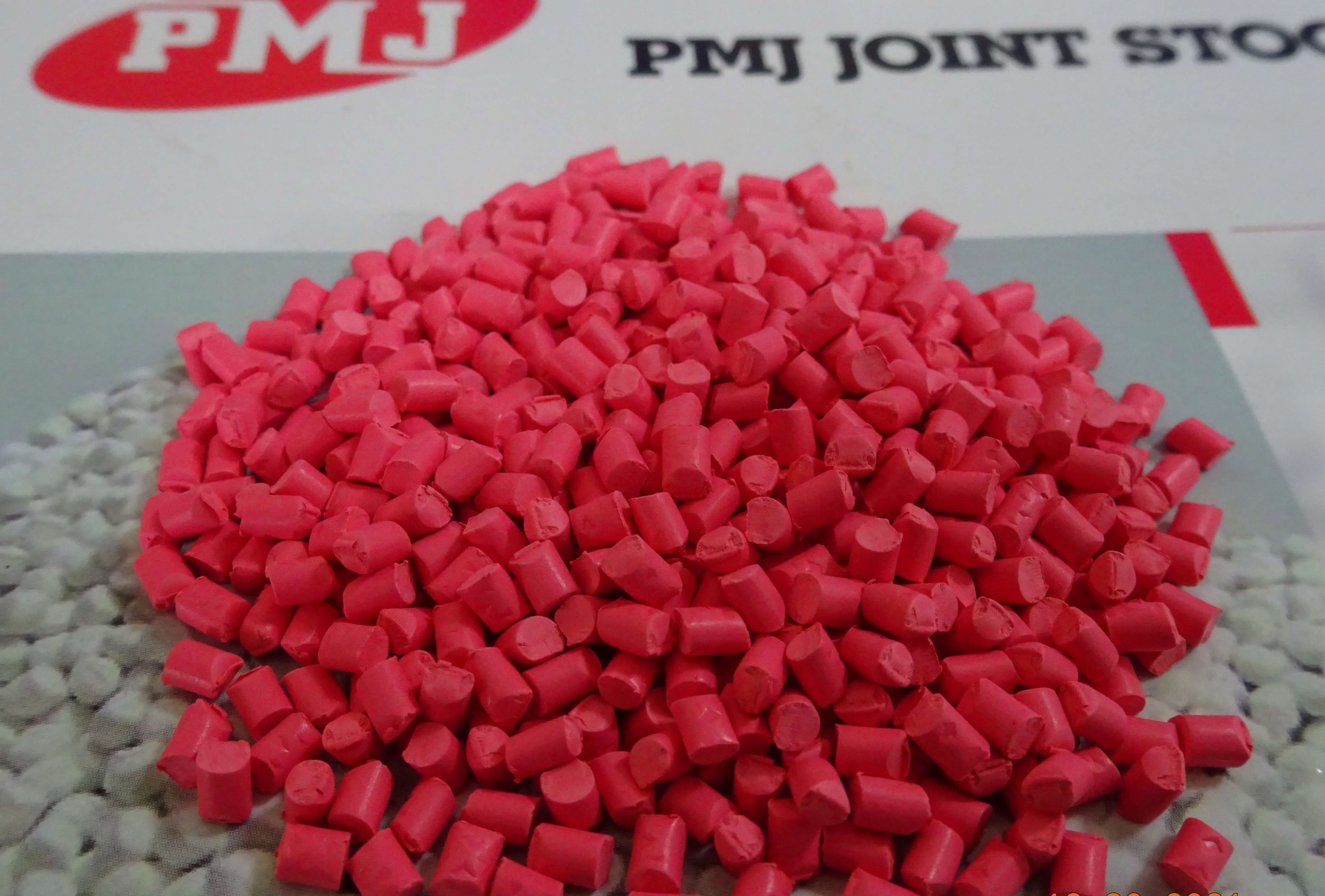 RED MASTERBATCH PM 4055