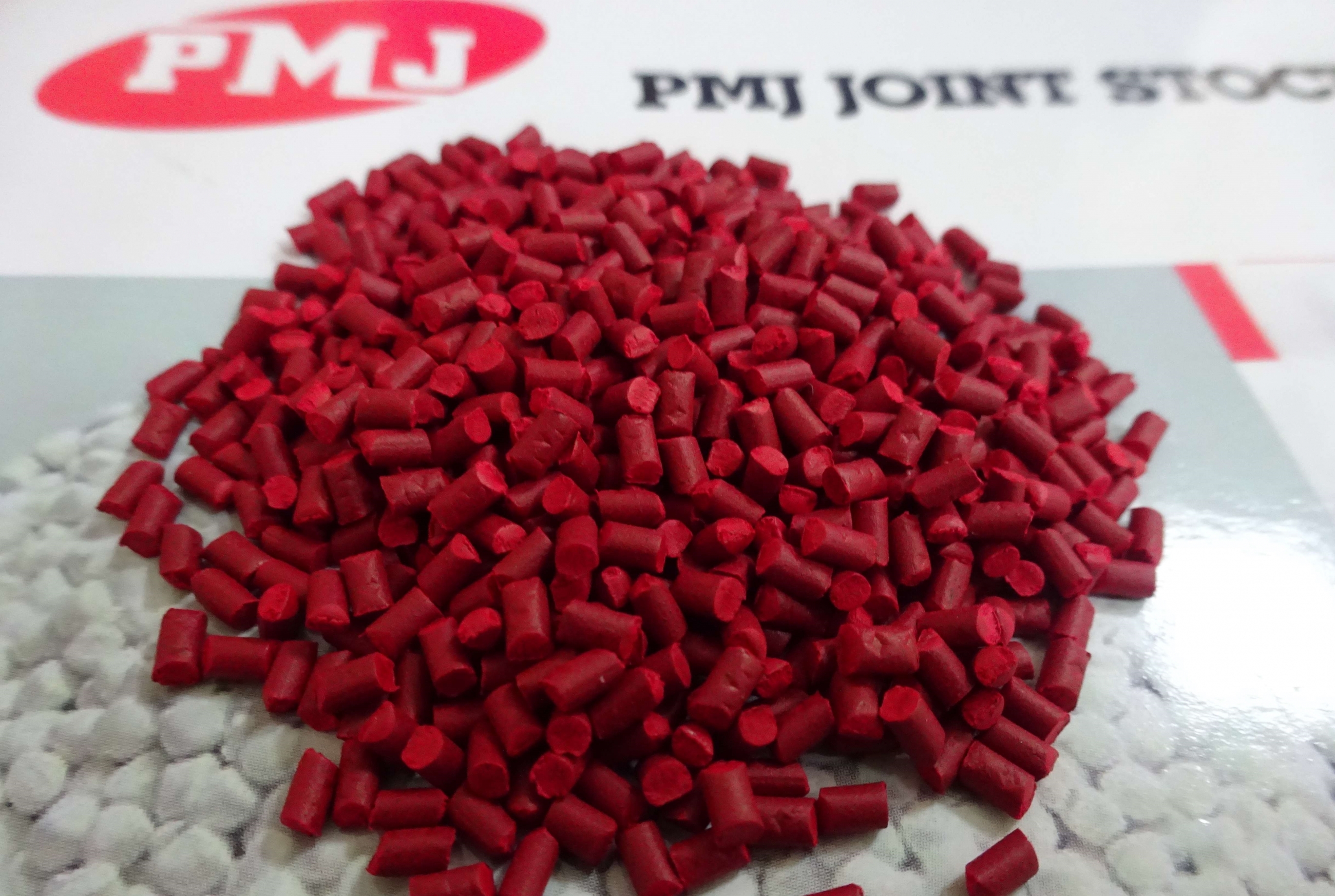 RED MASTERBATCH PM 4047